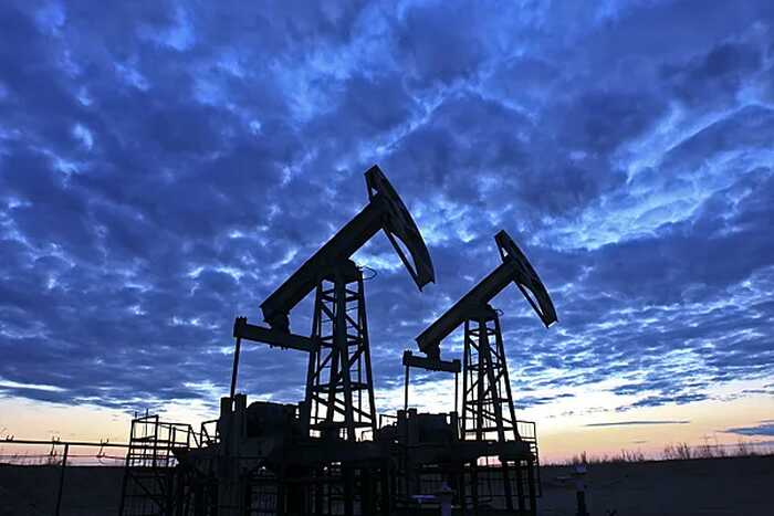Обвал цен на нефть угрожает экономике с рекордным дефицитом бюджета