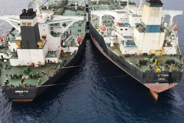 Теневой флот РФ рискует экосистемой Балтики, перегружая нефть у пляжей Ленобласти