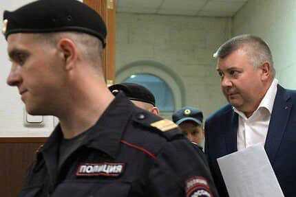 Начальники отделов полиции во Всеволожском и Петроградском районах пойманы на взятках